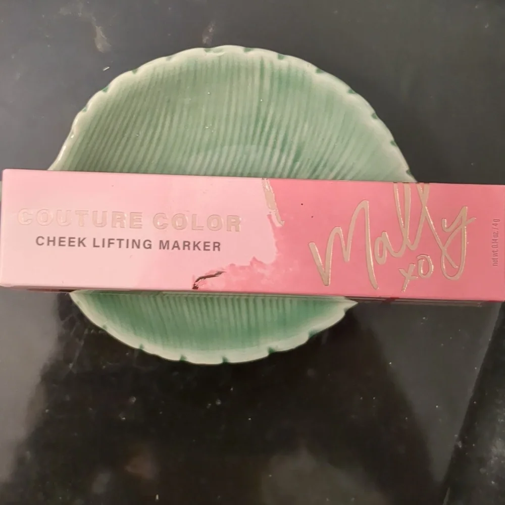 Cheek Lifting Marker
